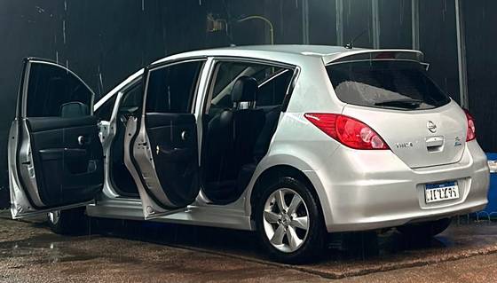 NISSAN TIIDA 1.8 SL 16V FLEX 4P MANUAL
